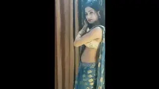 Hot Aunty Ki Kamar Dekhne Wali Hai Iss Video Main Lazmi Dekho