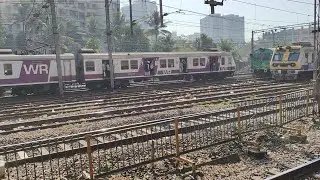 Ek bhai Swari 🚉 Le Rha h Dusra Rest 😮‍💨kar Raha h || #localtrain #mumbailocaltrain #mumbailocal