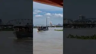 Водный трамвайчик Бангкока. Вид на город с реки Чаопхрая.