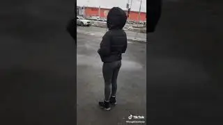 Продает дочь за айфон