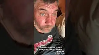 Чикила ест красную икру