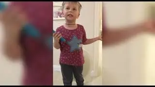 Маленький Мирон Луженский поет дома