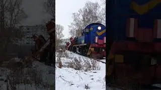 ТЕПЛОВОЗ ТЭМ2-5187 ПРИБЫВАЕТ НА 4 ГОРВЕТКУ