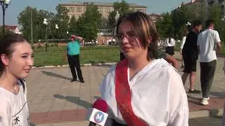 Прощай школа  Для выпускников города прозвенели последние звонки