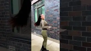 Enisa dancing to Tarkan “Kiss Kiss” 🇹🇷💋