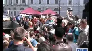Давка за докладом Немцова "Путин.Итоги.10 лет"