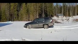 Сел на сангенге в снегу.