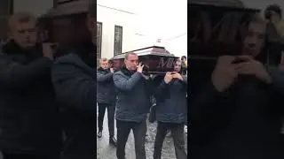 Поклонники проводили Децла аплодисментами