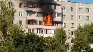 Сильный пожар в доме на улице Фадеева в Балашихе // РИАМО в Балашихе