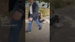 таджикская цыганка побирается с ребенком. ребенок под препаратами без сознания