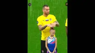 Players protect mascots from bad weather ❤️