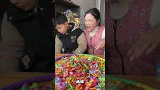 Она просто хотела поиграть, но он сделал это 🍭😢   