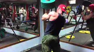 armwrestling. Запир Султанбегов делает подъем на крюк односторонним грифом.