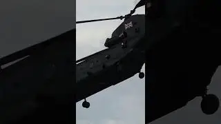 Royal Air Force Chinook Helicopter Doing Manoeuvers At The Farnborough Airshow #shorts