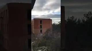 Вид на Новороссийскую бухту с одного из корпусов заброшенного санатория в Кабардинке