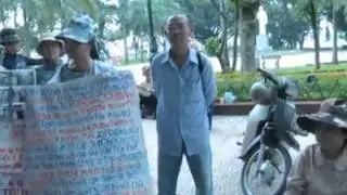 Truong van Dung  tinh thần bà con tại vườn hoa mai xuân thường Jun 11 2013 10  51am