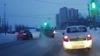 ДТП на Черном Мысу в Сургуте. Запись с регистратора