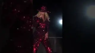 Beyoncé singing APESH*T 