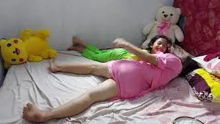 Tasya Usil sama mama yang hampir tertidur