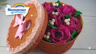 Розы из конфет в шляпной коробке 