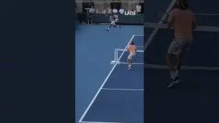 INSANE POINT from Gaël Monfils at the @ultimatetennisshowdown1774 New-York vs Tsitsipas #tennis