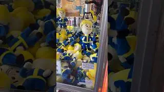 I PLAYED THE FALLOUT CLAW MACHINE AT THE BOARDWALK!!