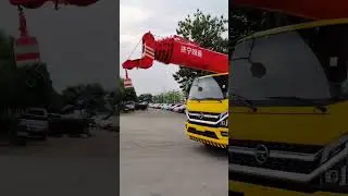 A 10-ton Foton truck crane was used to start the truck, and the journey was smooth and safe