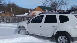 Дастер  в глубоком снегу, развлекаемся