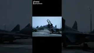 Лётчики-истребители Северного флота отработали технику воздушного боя на малых и свермалых высотах.