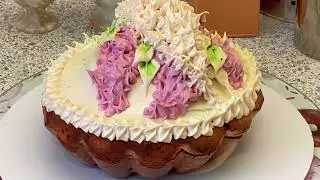 Большой кекс (торт) с веточками сирени