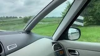 Смелый коп прыгнул под колёса на посту. Сам не знал что хотел)