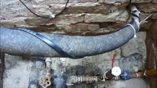 Установка греющего кабеля на водопроводную трубу.