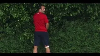 London Donovan (pee) ABD milli takım kampında sahaya işedi