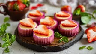 🍰 Мини-чизкейки из печенья и сливочного сыра с клубникой — видео рецепт