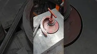 Запятая из металла 