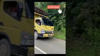 truck kuning lagi lagi muatan sawit oleng #shorts #trukoleng #mobiltruk #dumptruck #youtubeshorts
