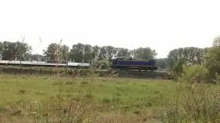 ТЕПЛОВОЗ ТЭМ2-5187 СЛЕДУЕТ ПО ПОДЪЕЗДНОМУ ПУТИ