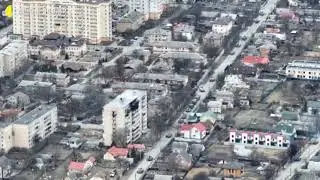 Буча. Момент когда российская БМД несколько раз стреляет в сторону мирного человека (01:37)