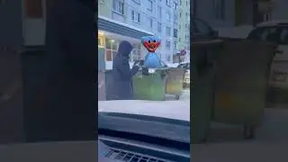 Хаги Ваги лазает по мусоркам чтобы найти айфон, Хаги бомж
