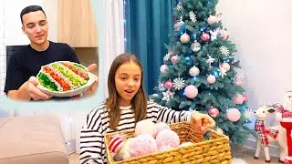 Настя прикрашає ДІМ Саша смачно ГОТУЄ на кухні My little Nastya