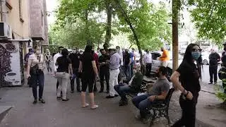 ՈՒՂԻՂ. ԱԺ-ի դիմացից բերման ենթարկված իրավաբանները ոստիկանության բաժնում են