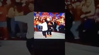 TUPAC dance with 2 Chicks while performing