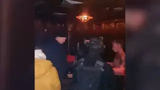 ОМОН накрыл БДСМ-вечеринку в найт-клабе. Real video