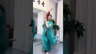 Цинцин танцующая при луне