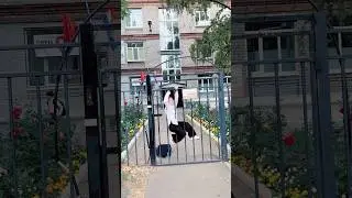 Как я обычно веду себя в школе 🤣 Слушай мои песни на всех платформах #shorts #ladymilana