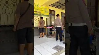 AYANG AKU PERGI KE KANTOR POLISI 