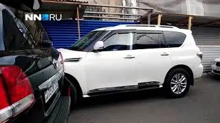 Женщина на Land Cruiser припарковалась на трамвайных путях | NN.RU