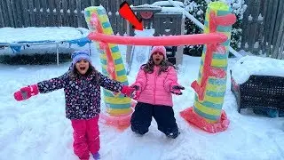 Deema play Inflatable Limbo Challenge!! family fun game