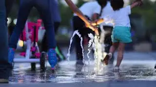 Children playing with a dancing fountain || non copy righted