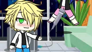 What is Marinette going to do with the microphone? ||Gacha life miraculous heat?😈🤮